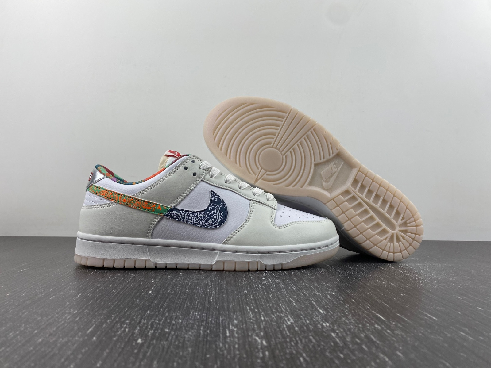 nike dunk low gs "multi-color paisley" fn8913-141
