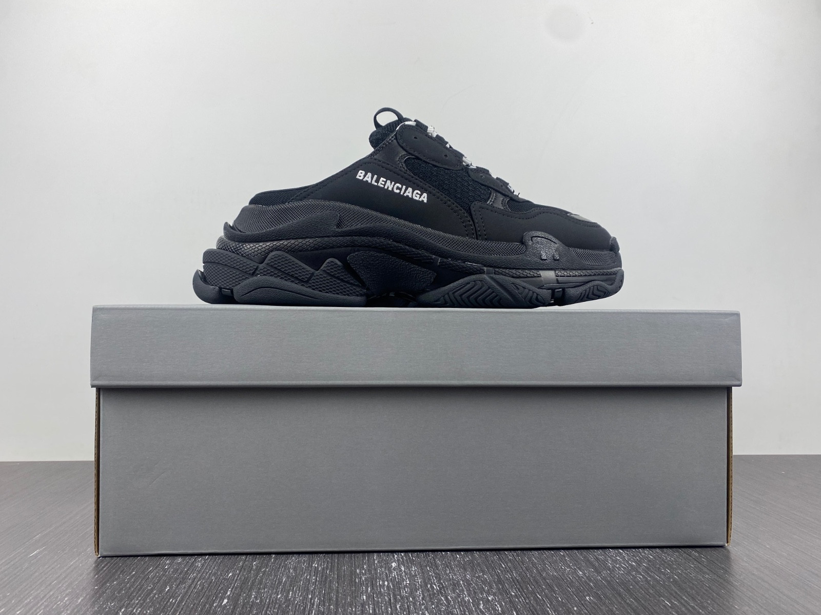 Ba*len*cia*ga triple s