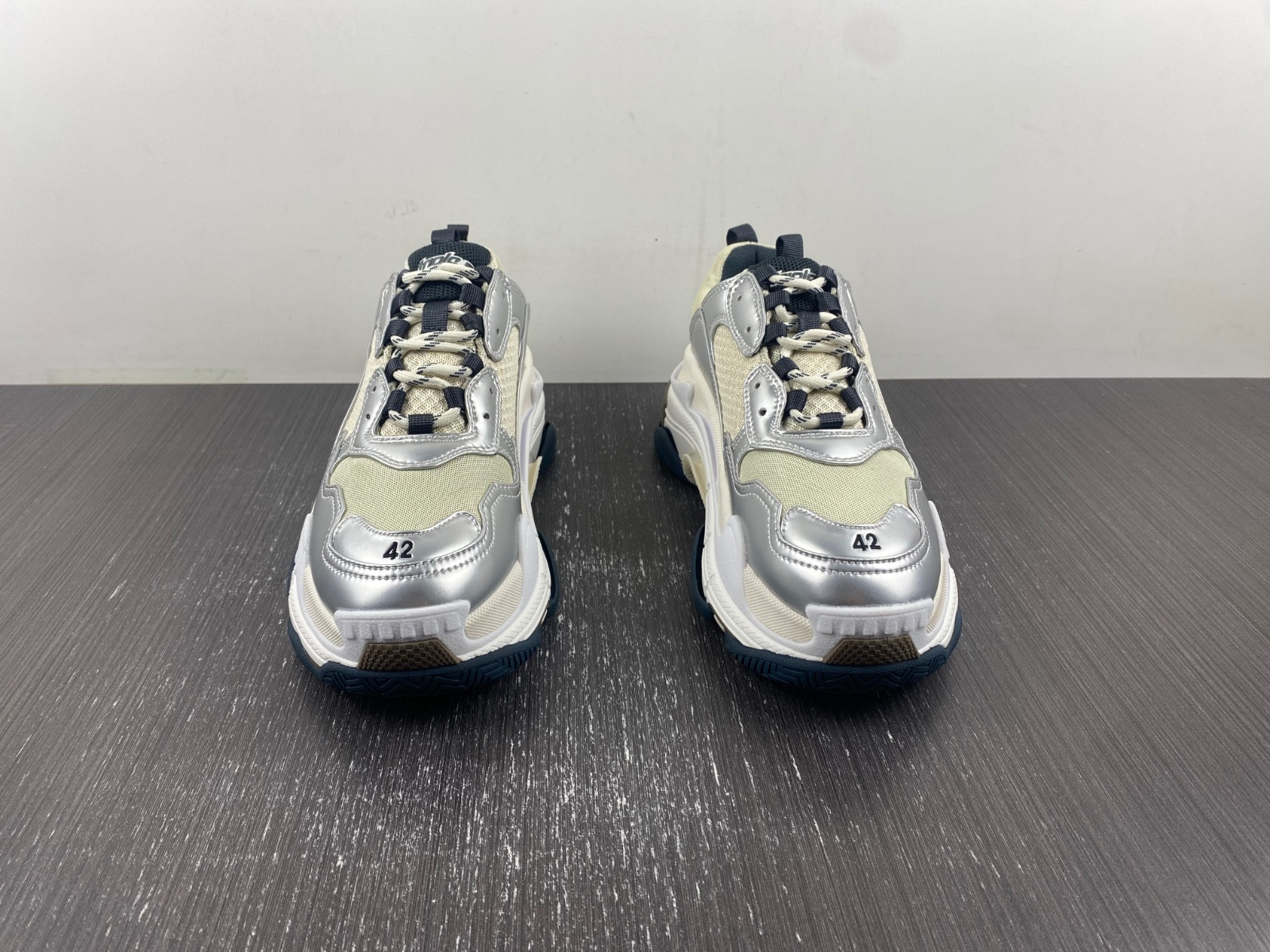 Ba*len*cia*ga triple s
