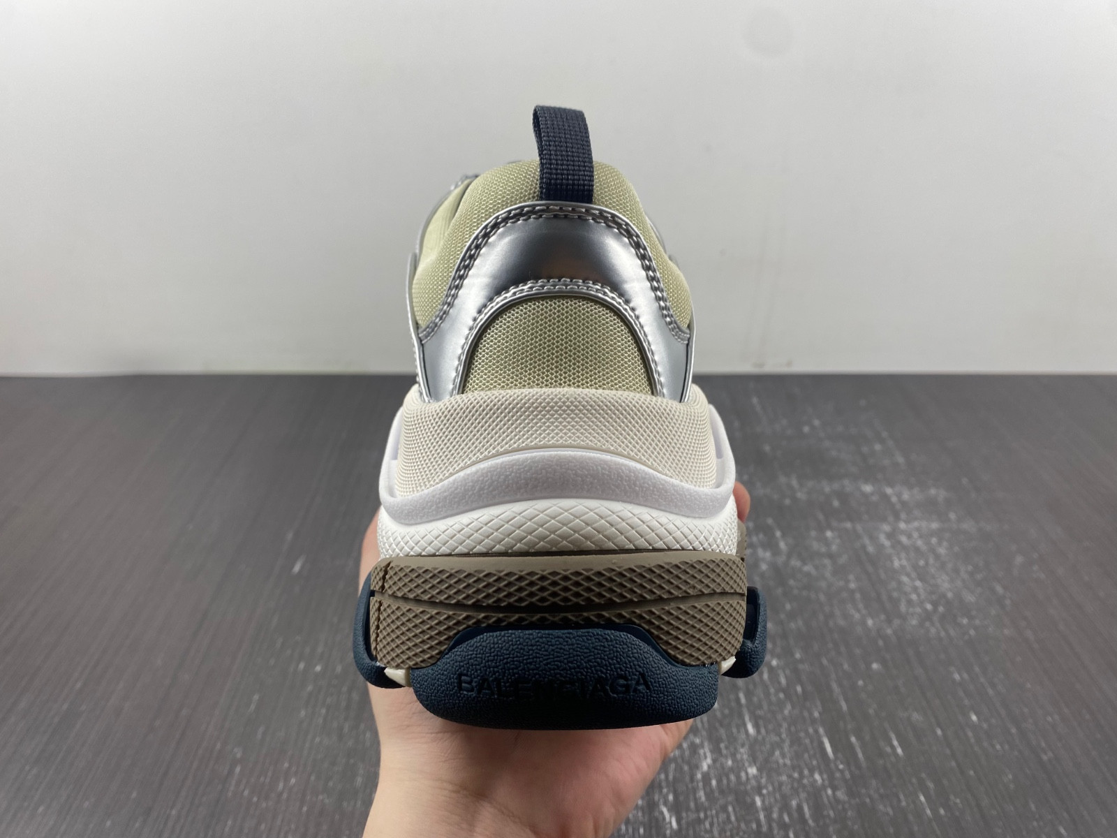 Ba*len*cia*ga triple s