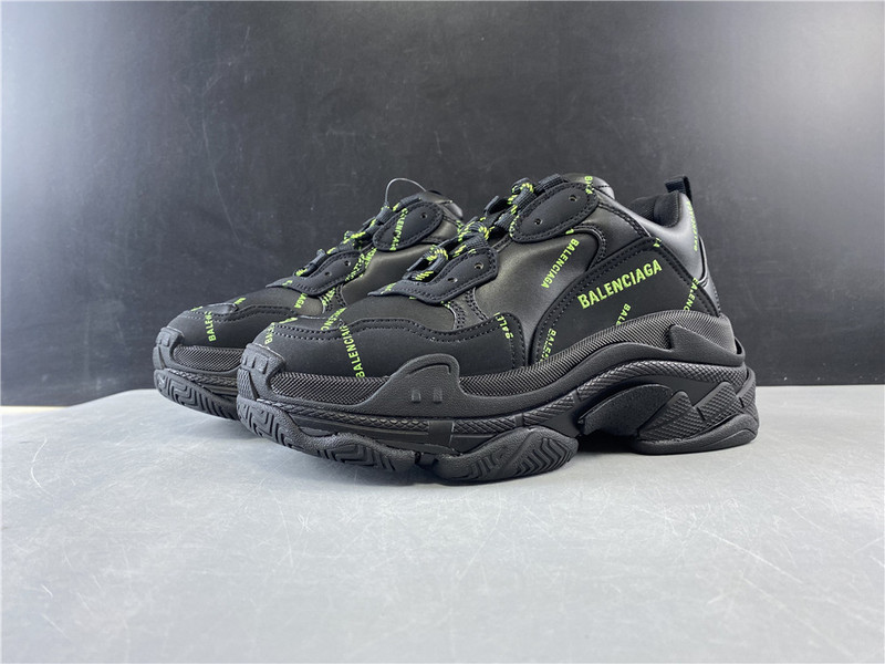 Ba*len*cia*ga triple s