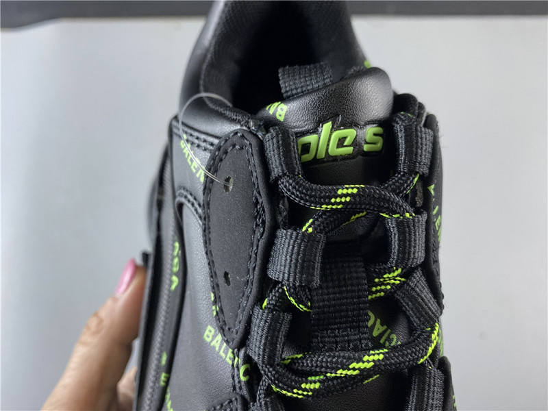 Ba*len*cia*ga triple s