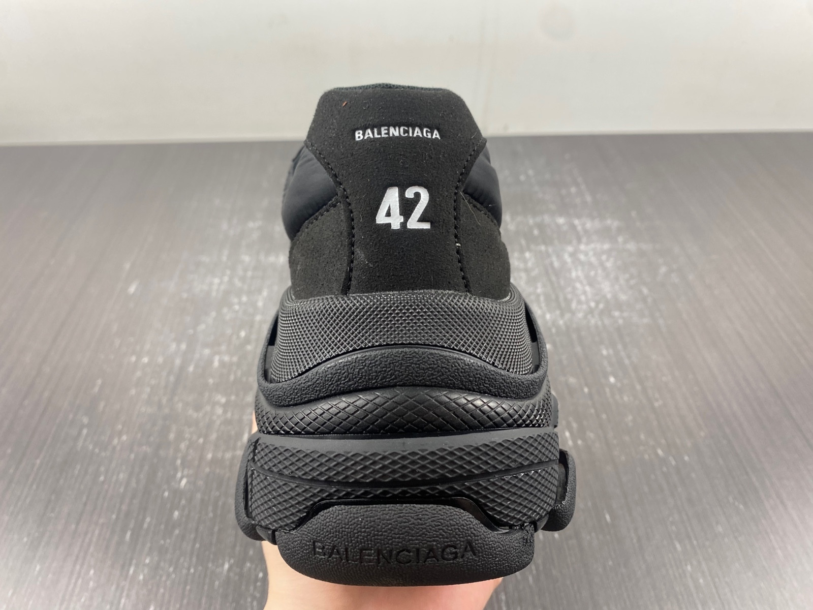 Ba*len*cia*ga triple s