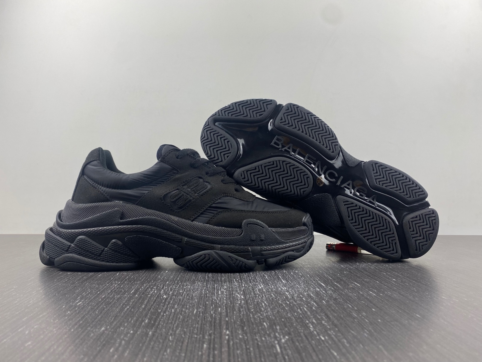 Ba*len*cia*ga triple s