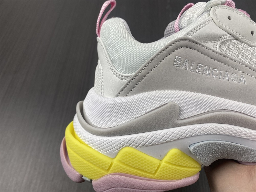 Ba*len*cia*ga triple s