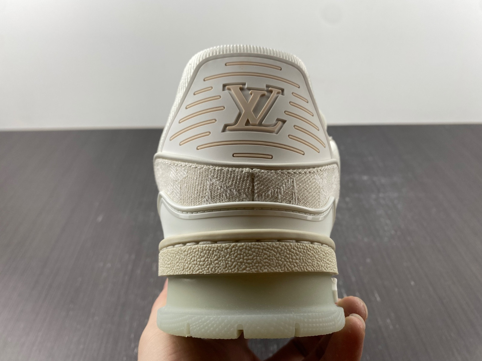 lwe sneaker