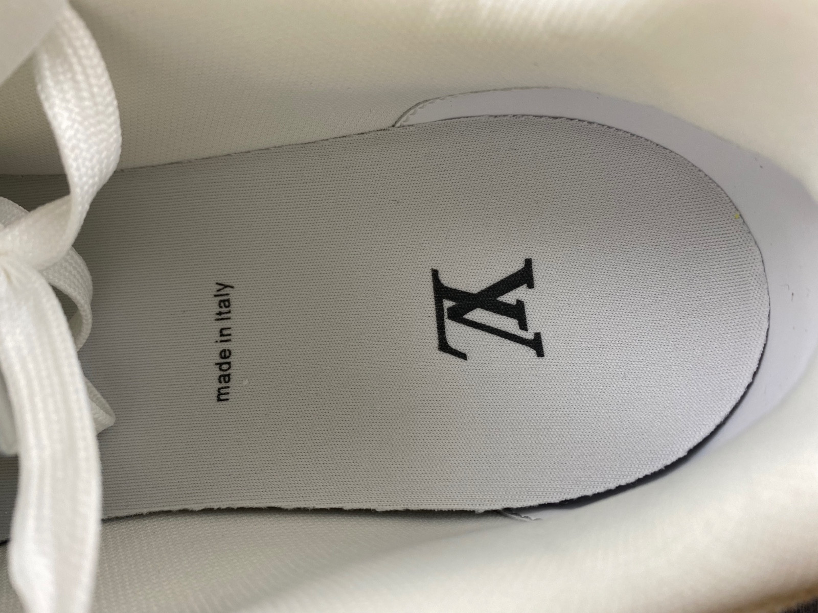 lwe sneaker