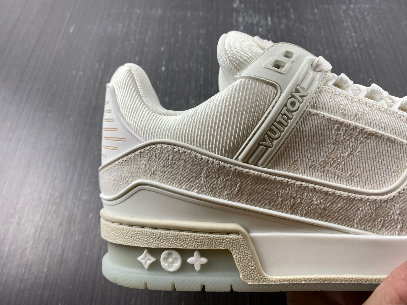 lwe sneaker