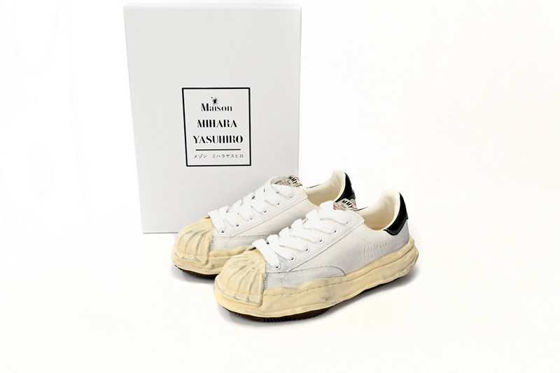 mmy sneaker 0042