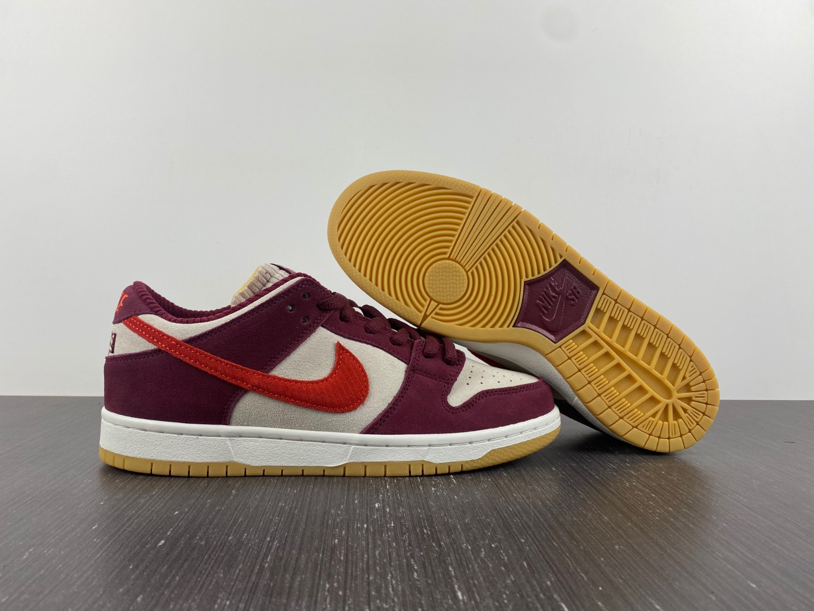 nike sb dunk low "skate like a girl dx4589-600