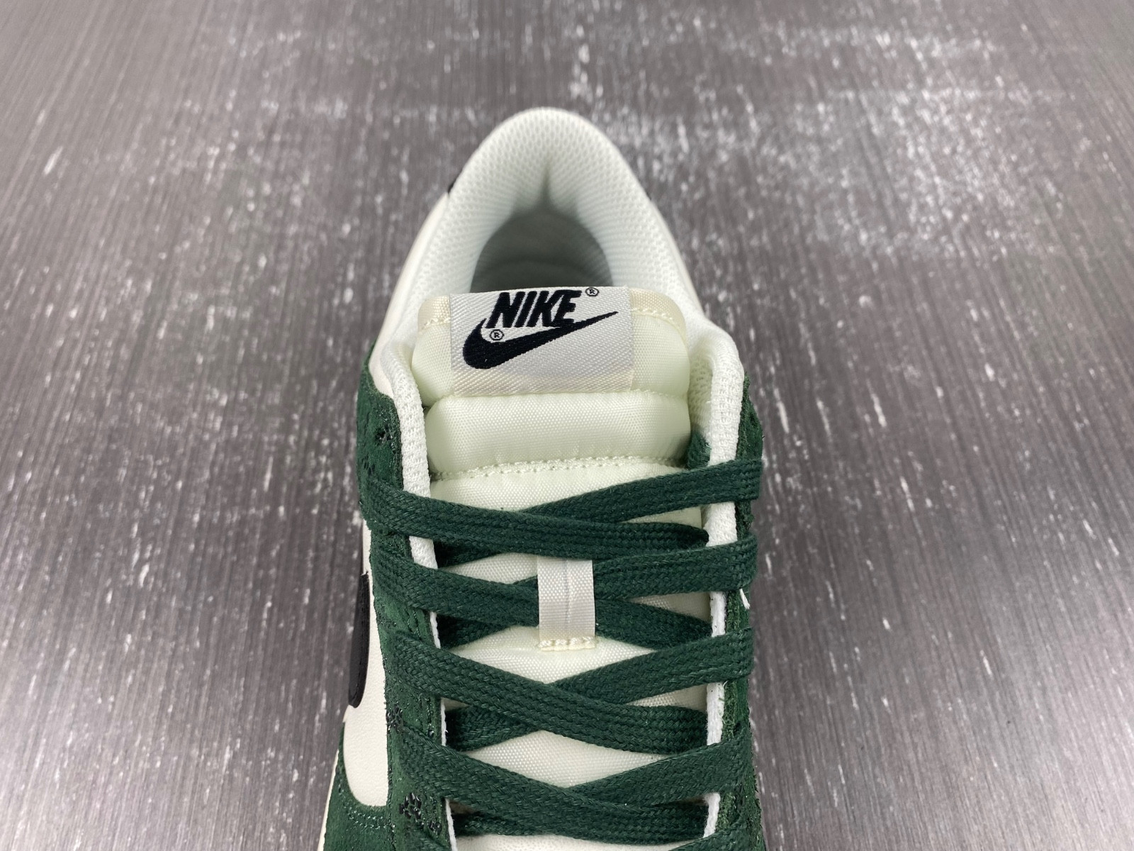 nike dunk low green snake fq8893-397