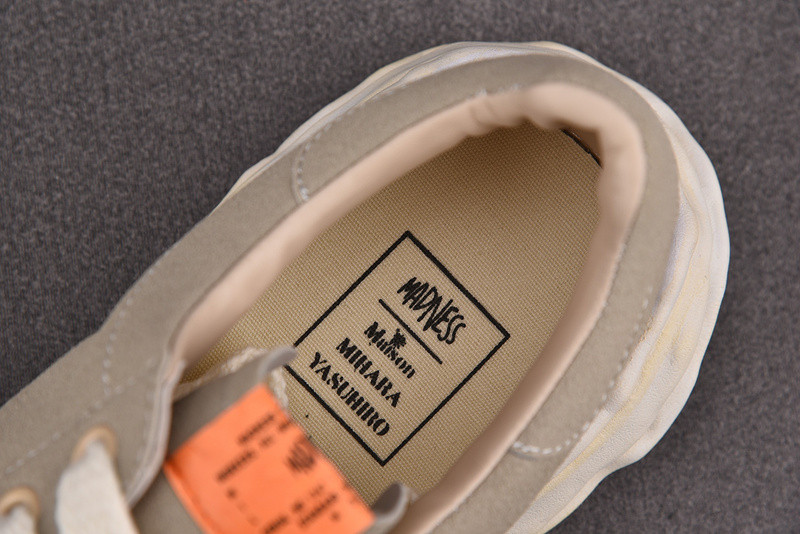 mmy sneaker 003
