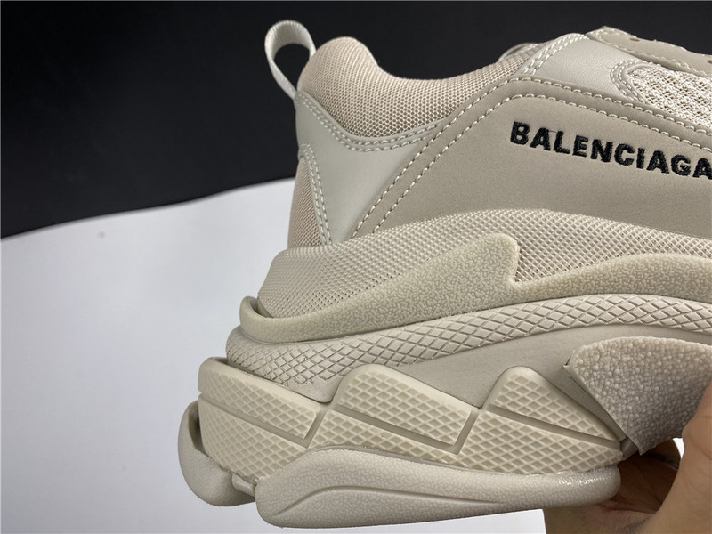 Ba*len*cia*ga triple s