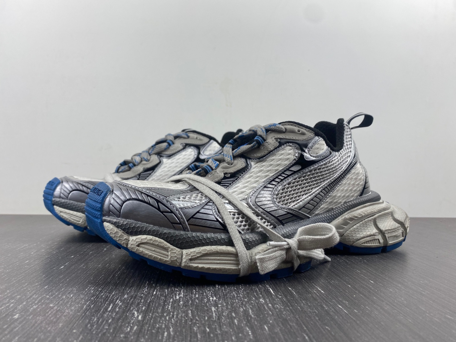 Ba*len*cia*ga men''s 3xl sneaker worn-out in dark grey