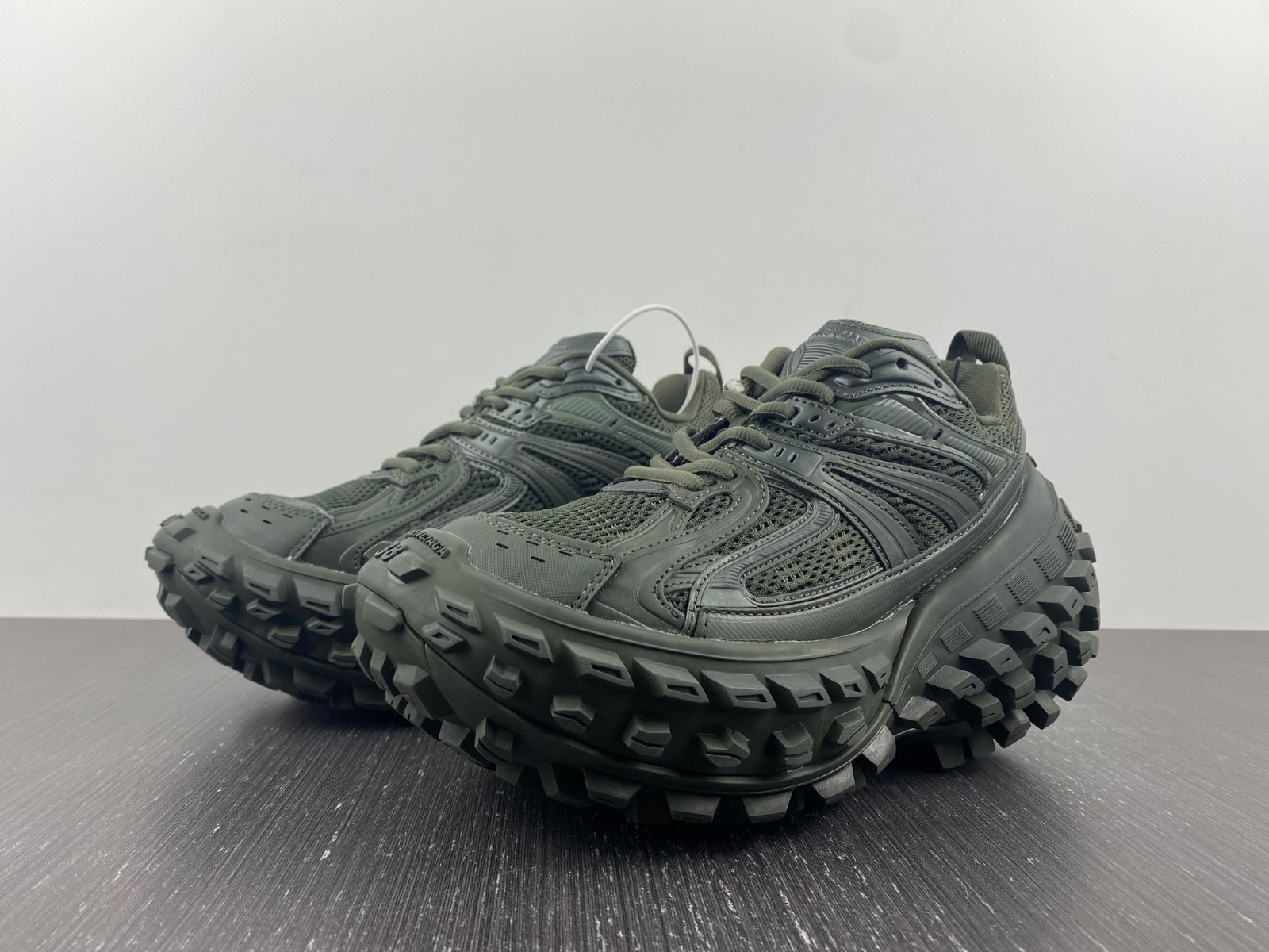 Ba*len*cia*ga defender sneaker