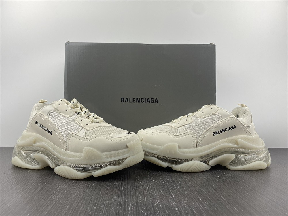 Ba*len*cia*ga triple s