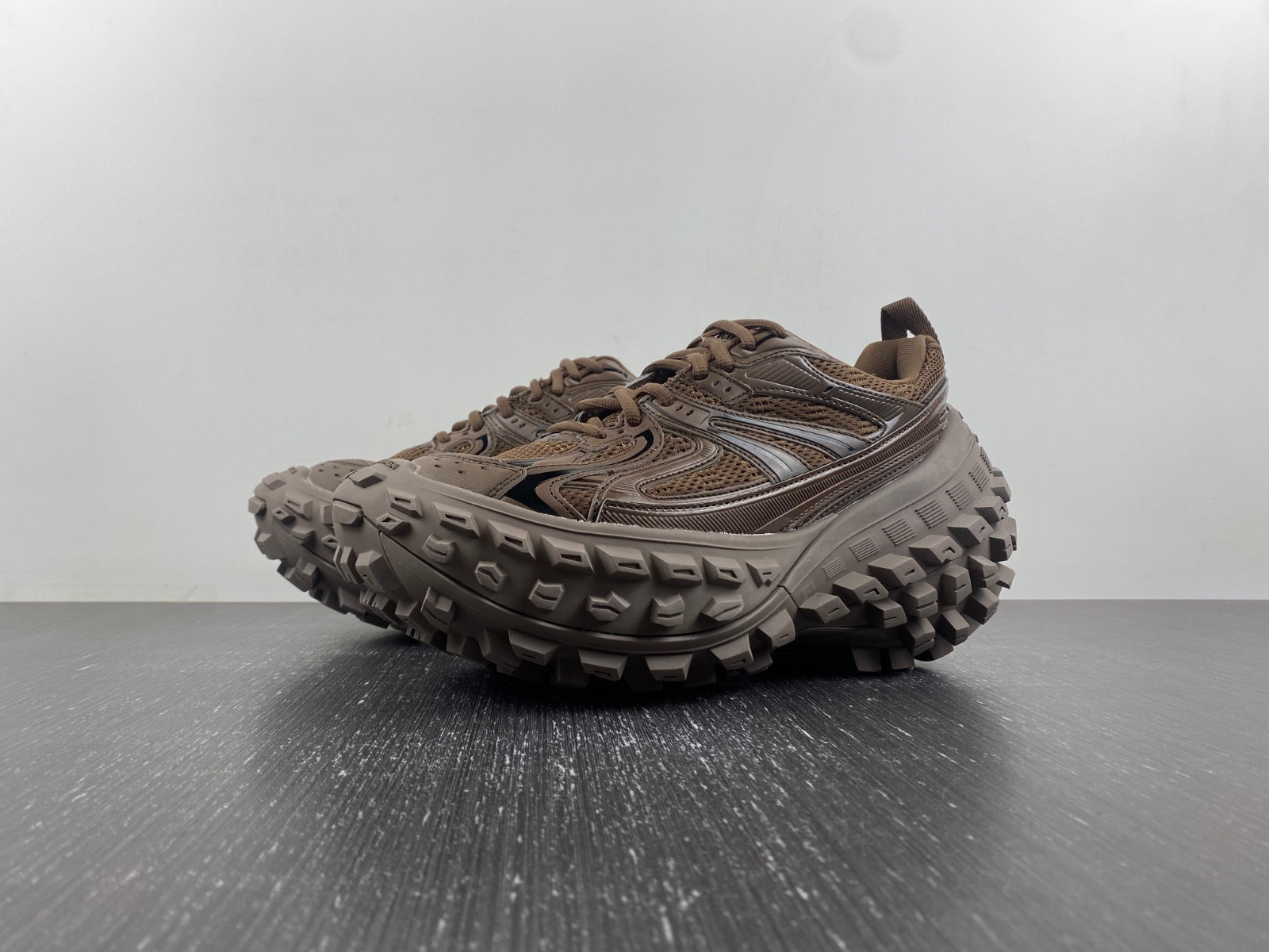 Ba*len*cia*ga defender sneaker