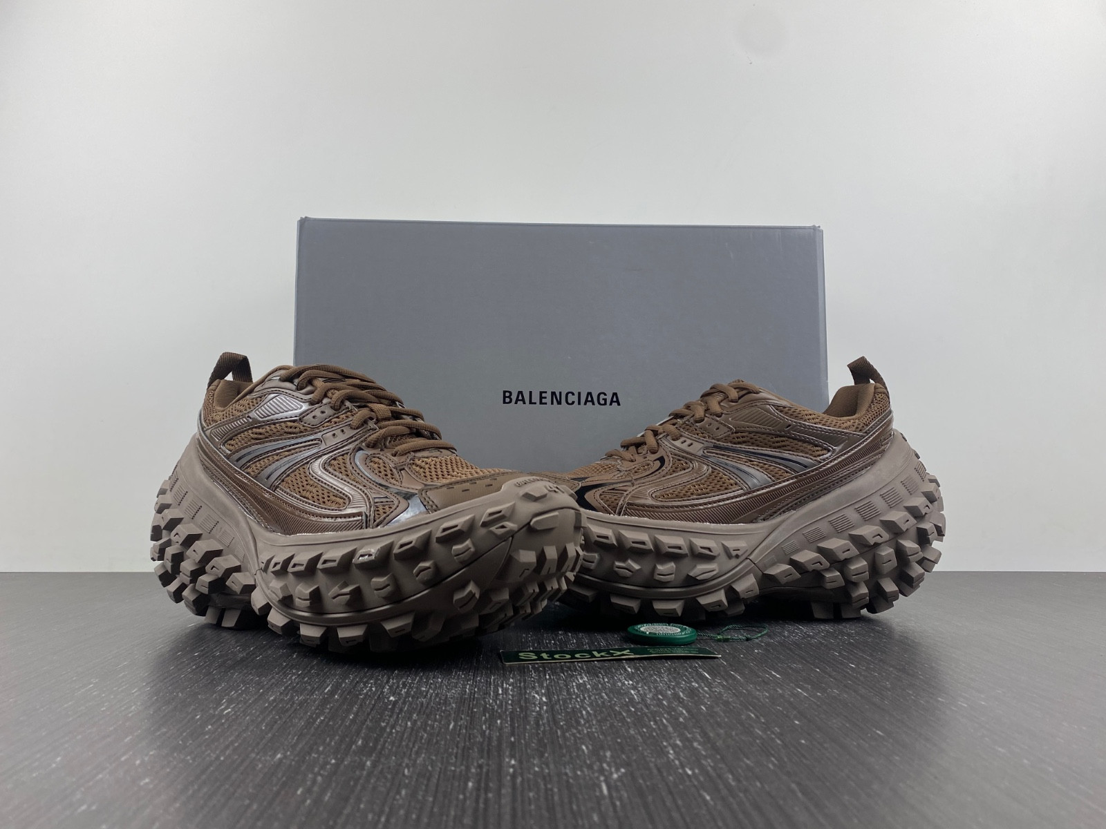 Ba*len*cia*ga defender sneaker