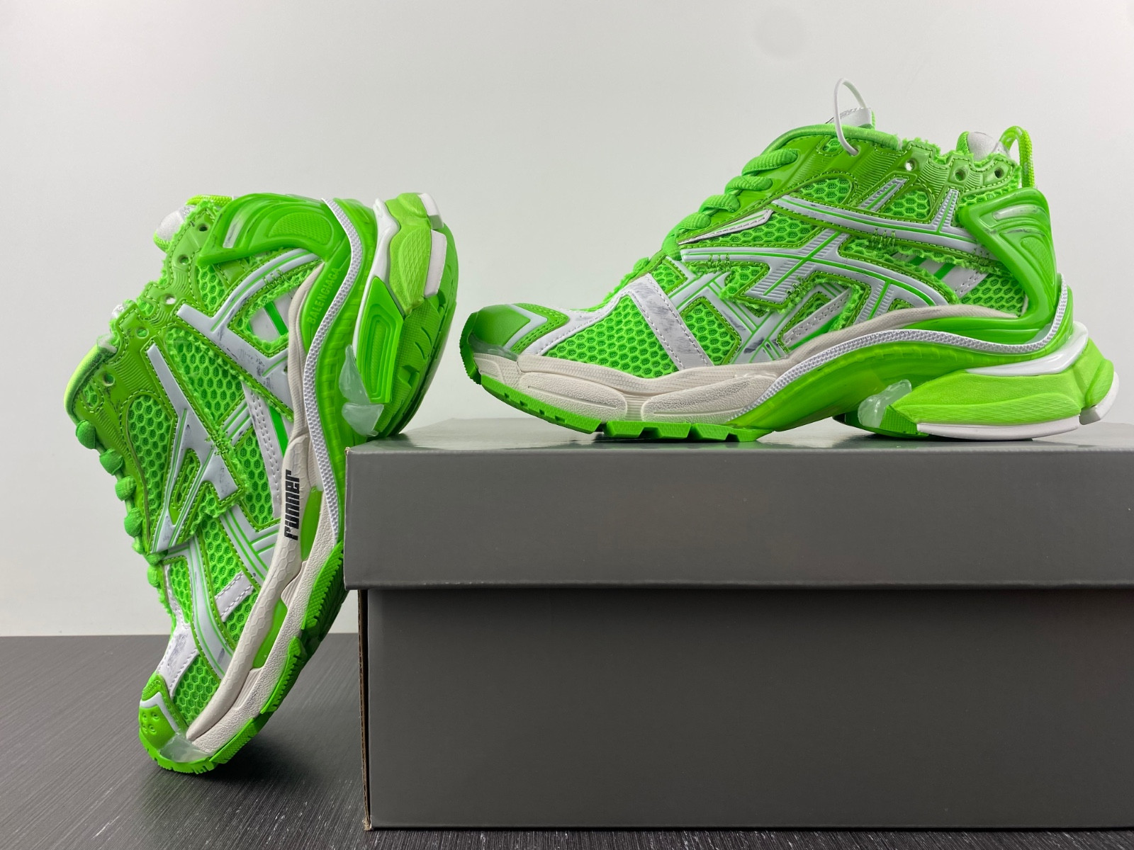 Ba*len*cia*ga runner sneaker