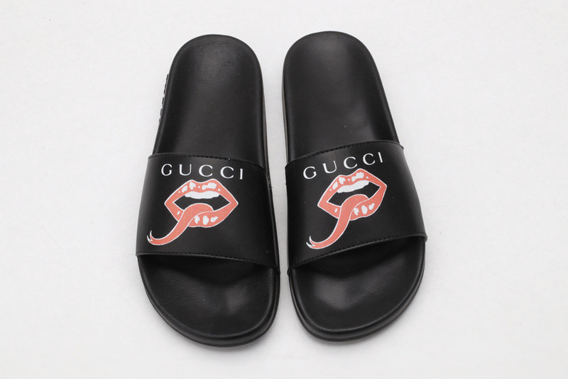G*u*i slides all black with lip