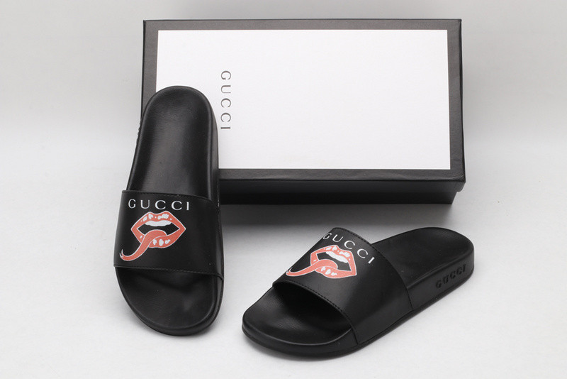 G*u*i slides all black with lip