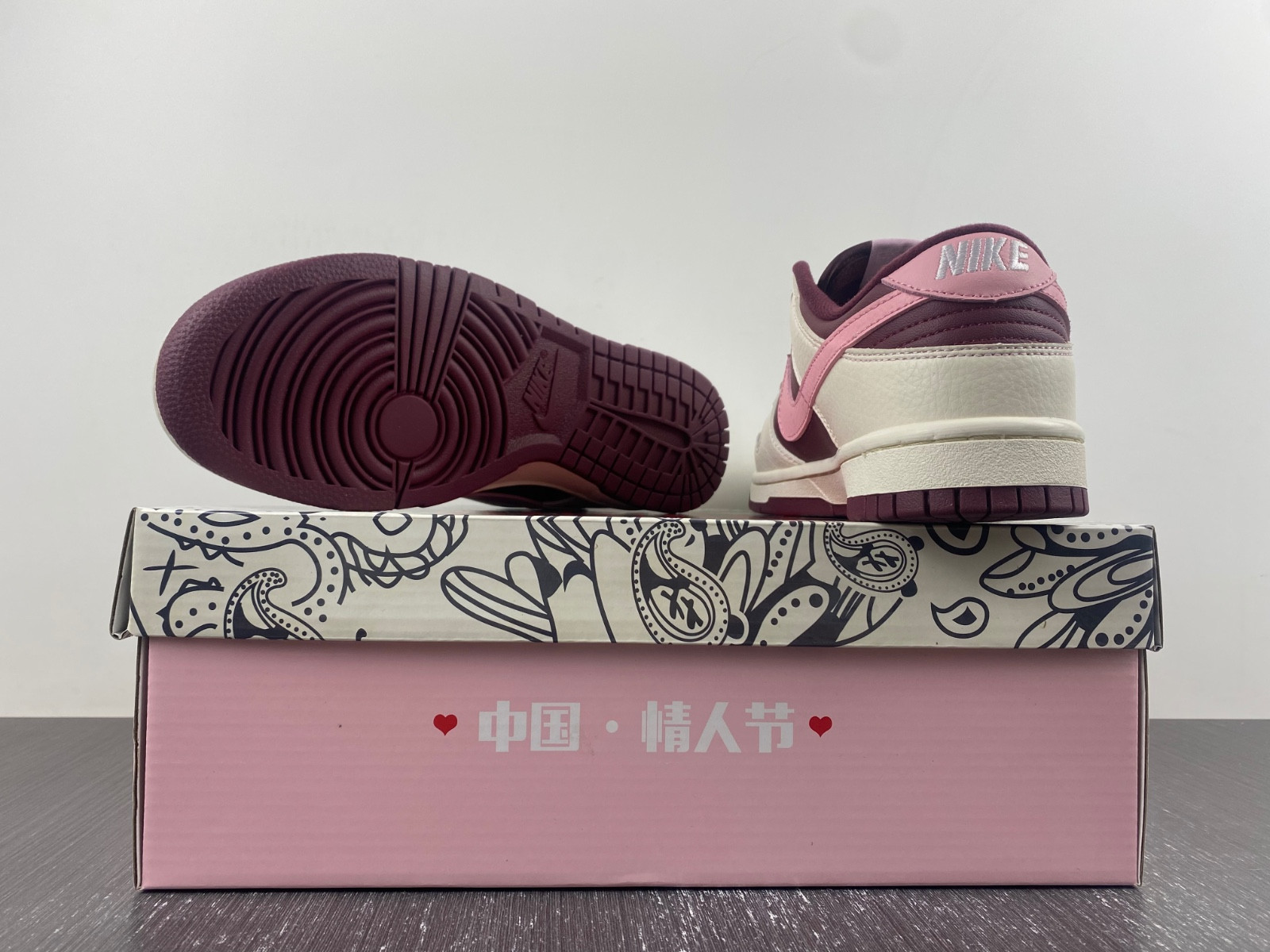 nike dunk low valentine