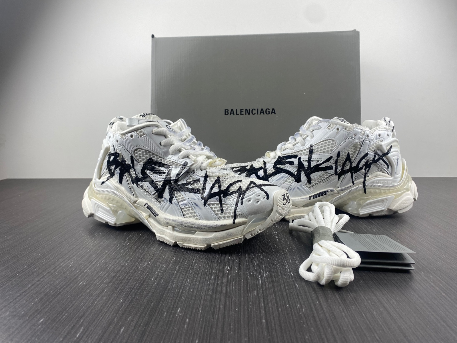 Ba*len*cia*ga runner sneaker