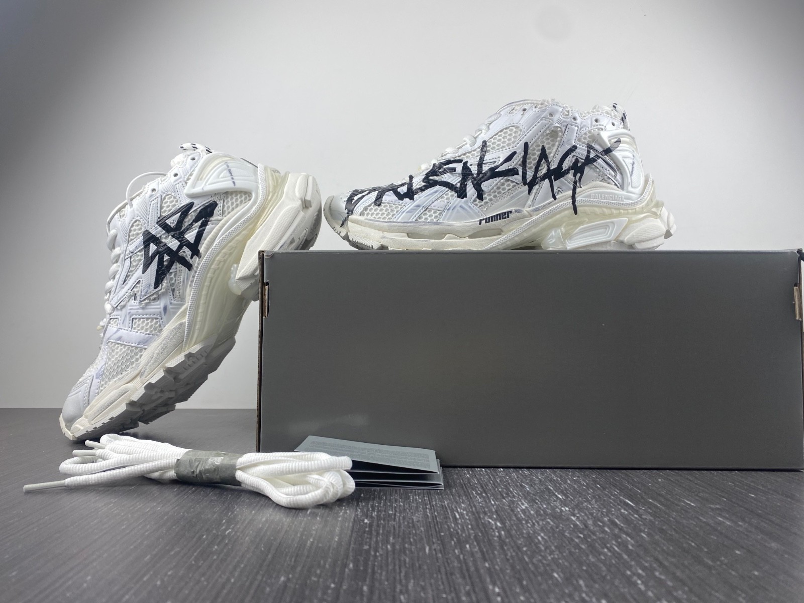 Ba*len*cia*ga runner sneaker