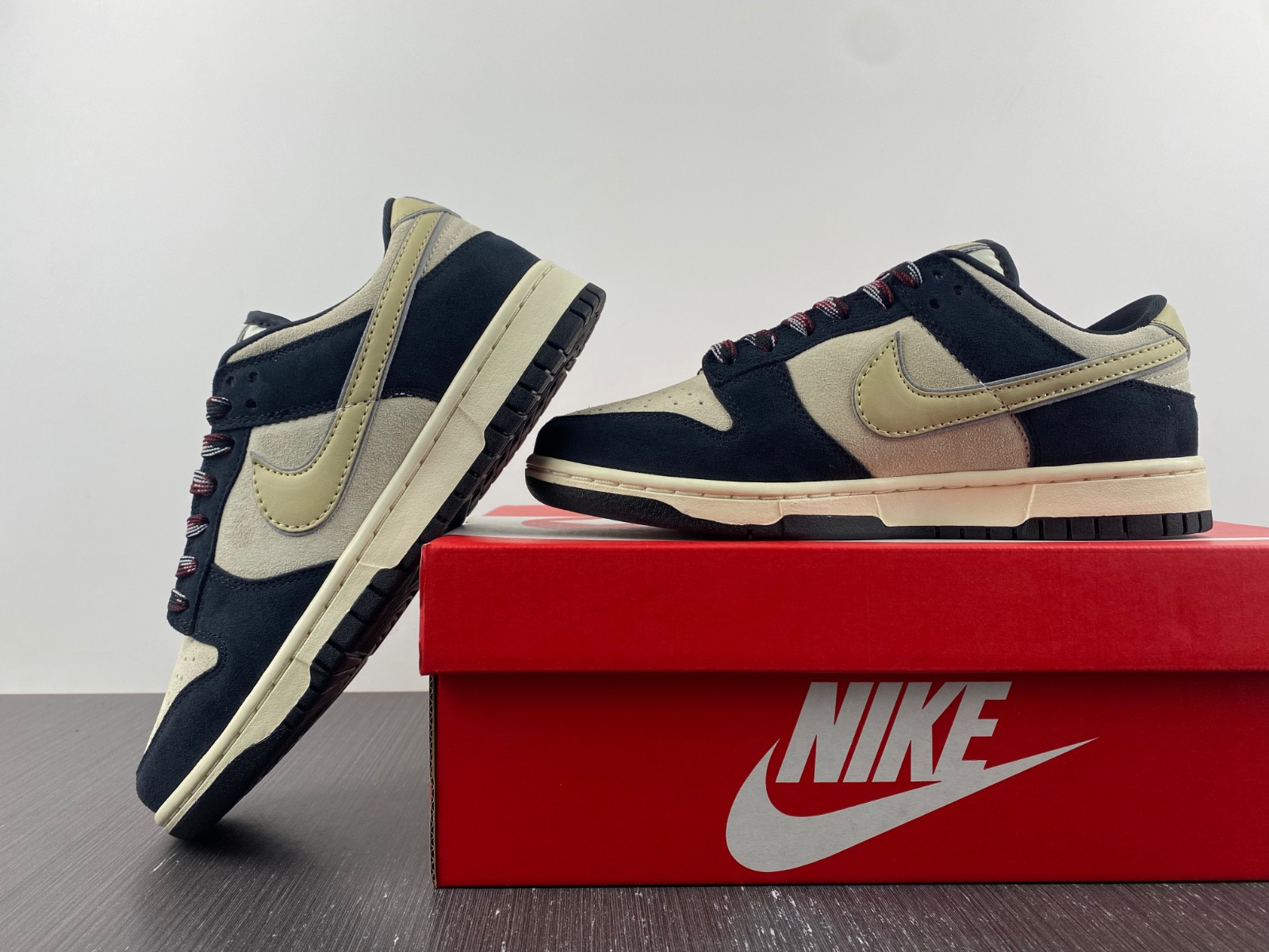 nike dunk low black suede dv3054-001