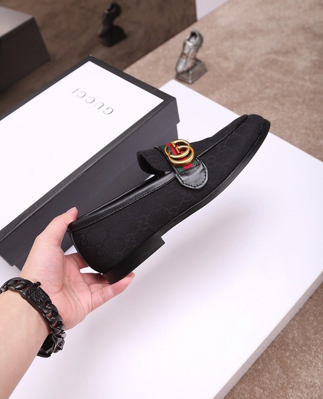 G*u*i leather shoes